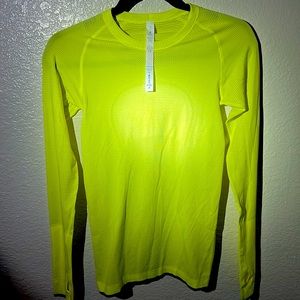 NWOT. Woman’s running thermal from Lululemon in yellow. Size 4.